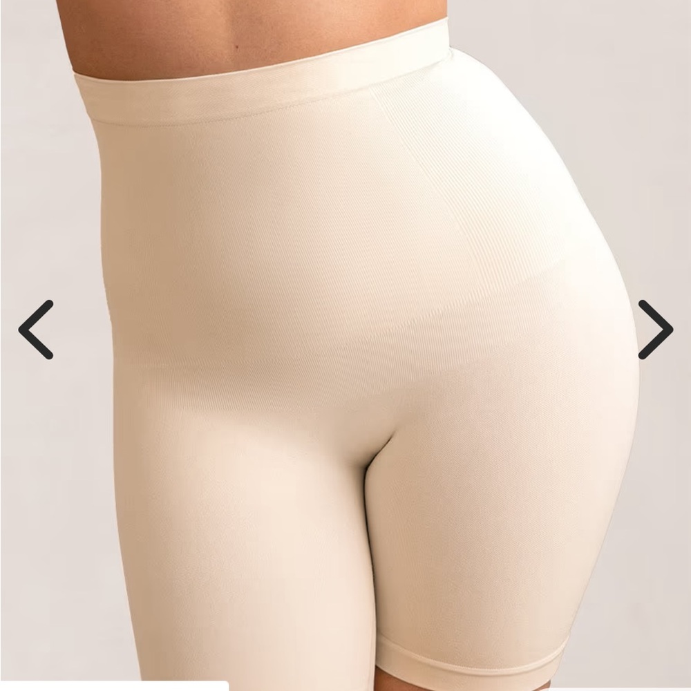 Seamless High-Waist Shapewear Shorts - Cream size M-L